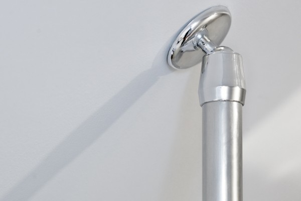 Schrägwandadapter Ø27 mm für Duschvorhangstangen Farbe silber glänzend